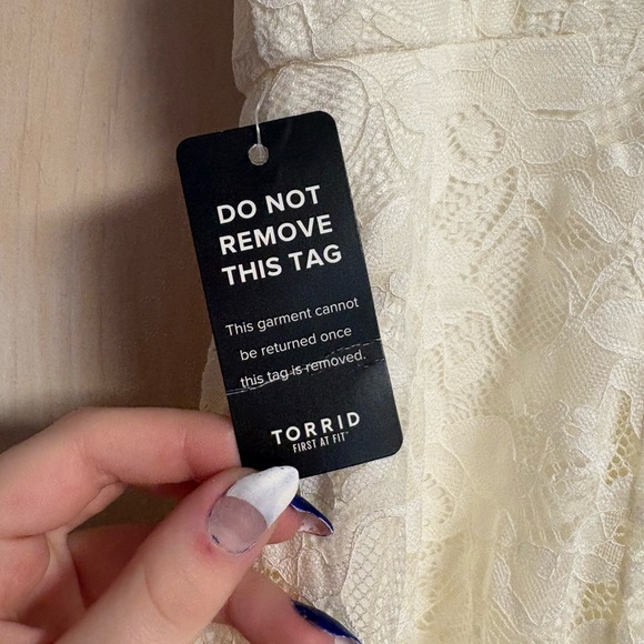 torrid Cream Lace Maxi Dress with Short Sleeves nwt - Picture 3 of 4